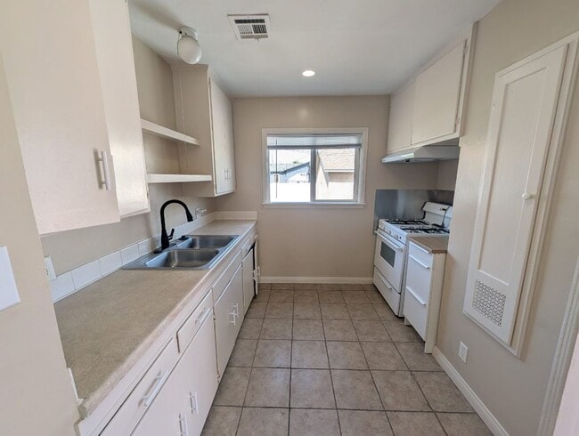 Photo - 4829 Gundry Ave