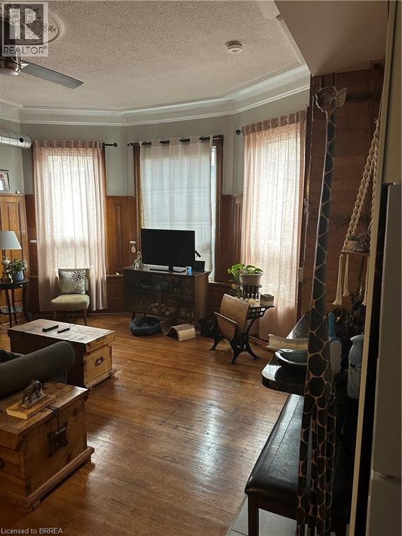 Photo - 58 Ontario Ave