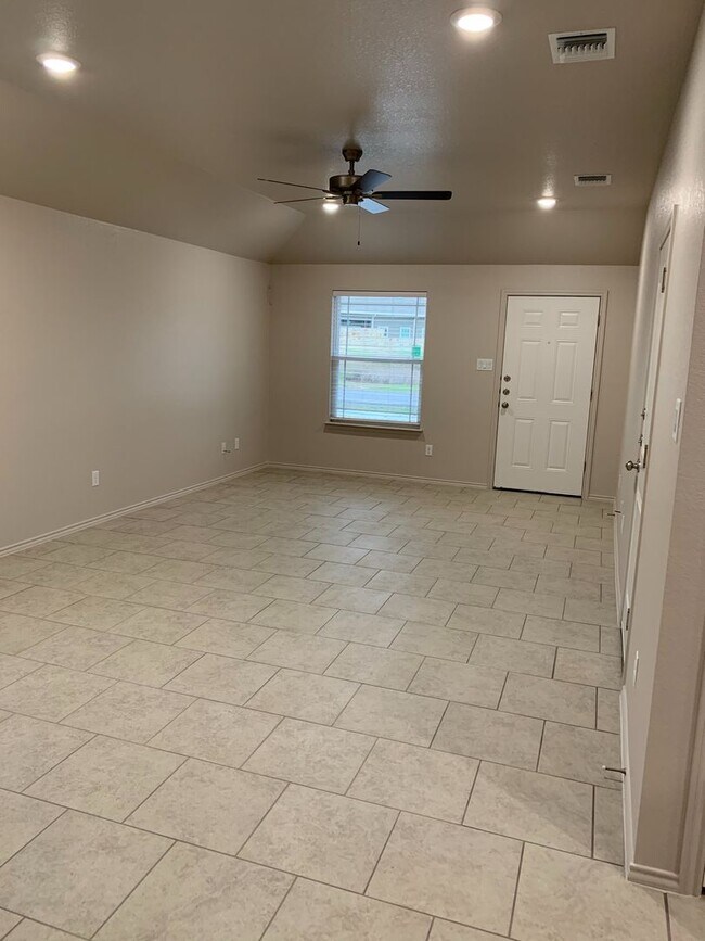 Photo - 2432 FM 1113 Unidad Apt B