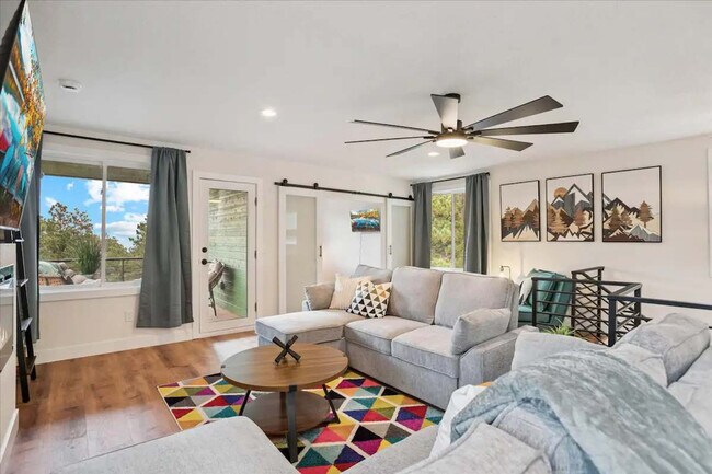 6186 Sunshine Canyon Dr Unidad SI ID1465703P