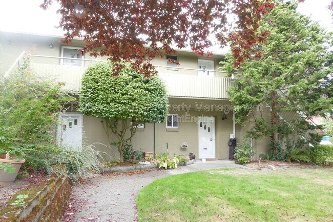 Building Photo - 4804 Terrace Dr NE Unit 4804