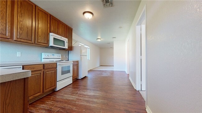 Photo - 1915 Pine Tree Dr Unit A