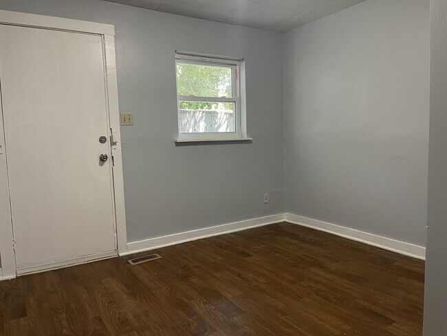 Photo - 705 S Cherry St