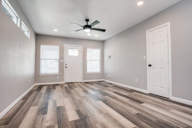 Photo - 1324 E Carson St