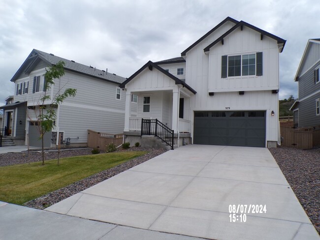 Photo - Stunning Home in Castle Rock 4Bedrooms 3.5 Bathrooms!