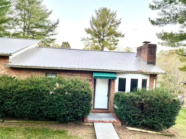 Building Photo - 1723 Todd Dr