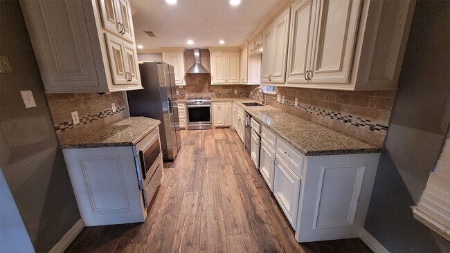 Photo - 13307 Lynnville Dr