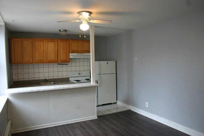 Kitchen - 808 S 6th St Unit 2B
