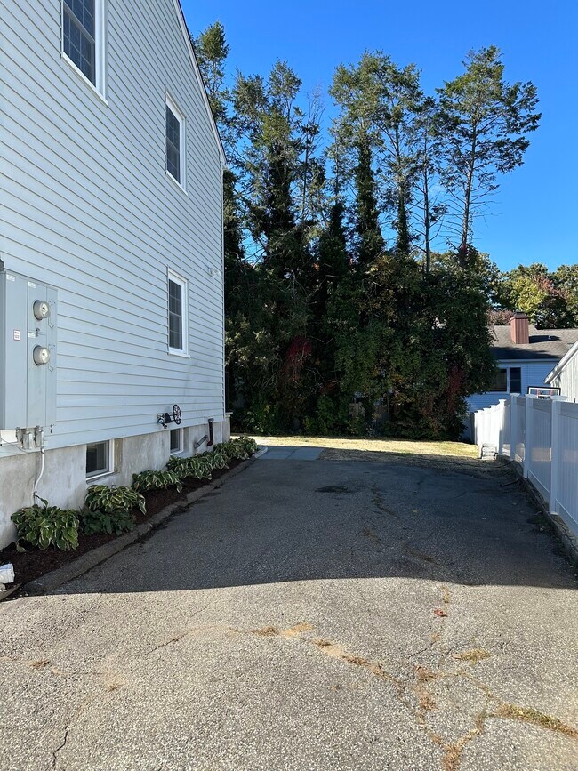 46 Hillside Ave Apartment New Canaan, CT