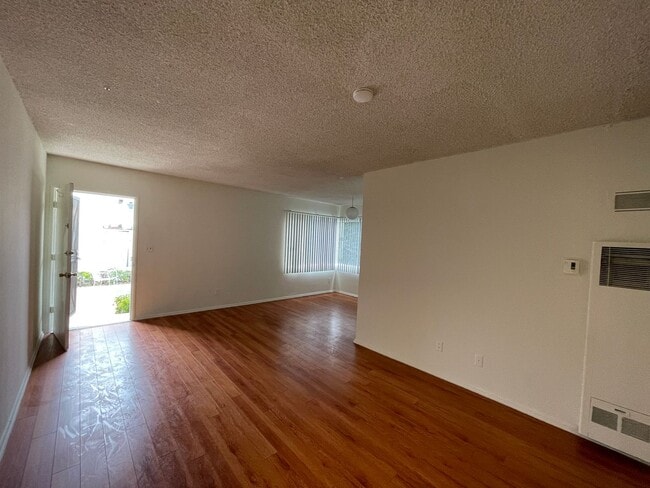 Photo - The Bungalows on 26TH Unidad 01