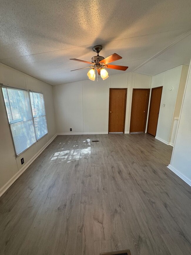 Photo - 1505 Ward Ave