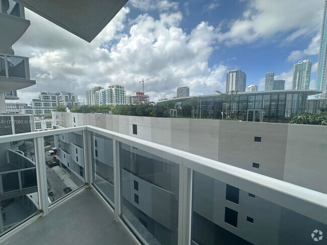 Building Photo - 601 NE 23rd St Unit 1101 Rental
