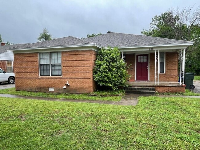 Building Photo - 1 Bed 1 Bath Duplex For Lease