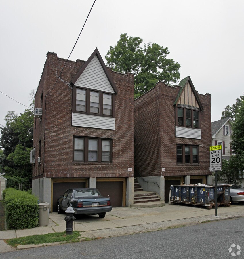 Photo - 612-614 Davis Ave Apartments