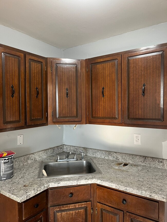 Building Photo - 180 Princeton Ave Unit 1RM