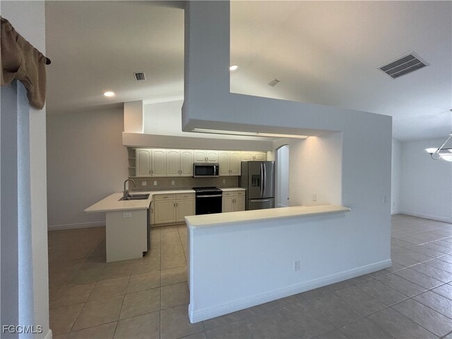 Photo - 609 SW 43rd Ln