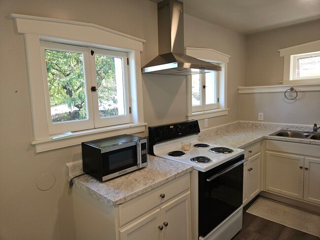 Photo - 1103 W Mountain Ave