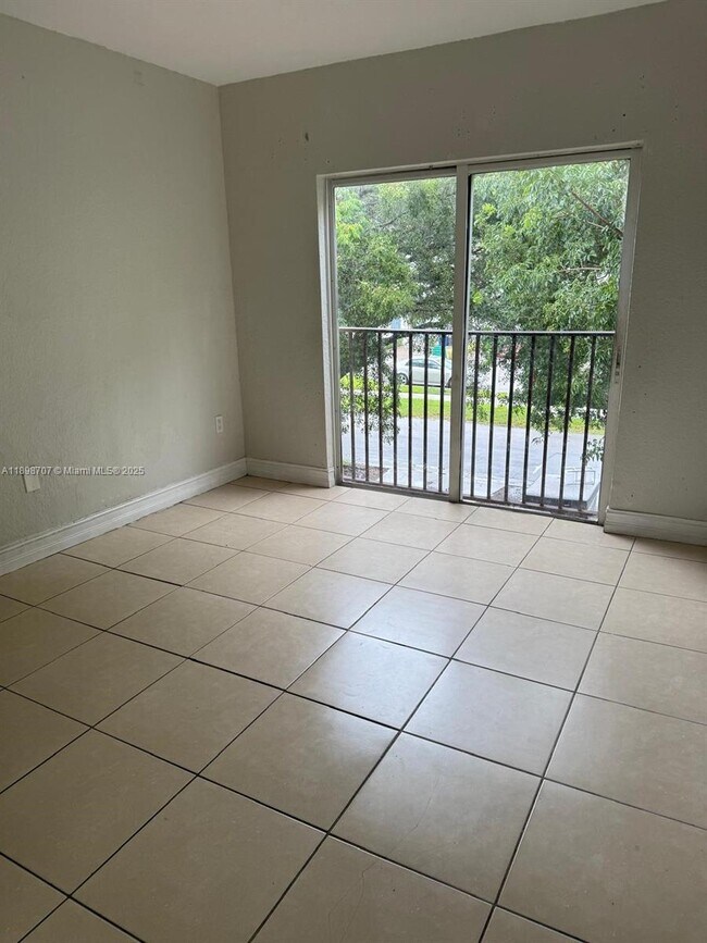 Photo - 650 SW 11th St