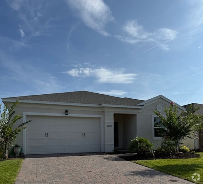 Building Photo - 4 Bedroom 2 bath beautiful spacious home i...