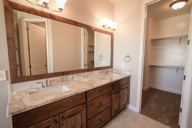 Photo - Italian Villages | 3- Bedroom Townhome