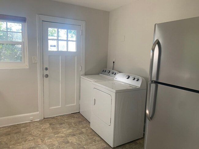 Photo - Adorable Two Bedroom Duplex in Plaza Midwo...