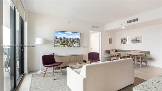 Photo - 601 NE 1st Ave Unit 601 NE 1st Ave 4005