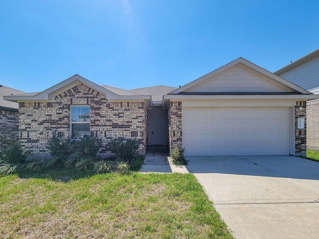 Building Photo - The price is right and the location is even better! Take a look TODAY at this like-new, 3/2, open...