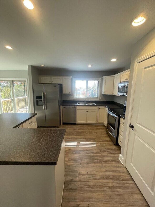 Photo - 4 Bedroom - 3 Bath Home with a 2 car garage in Farragut