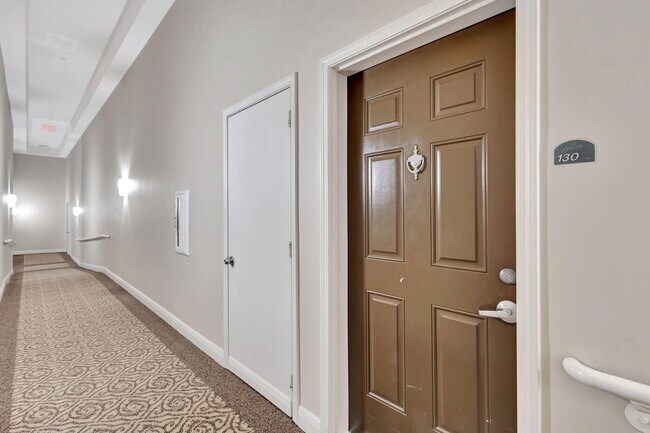 Photo - 610 Clematis St Unidad 130