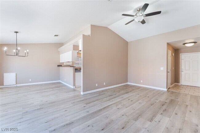 Photo - 5033 Drummond Rd