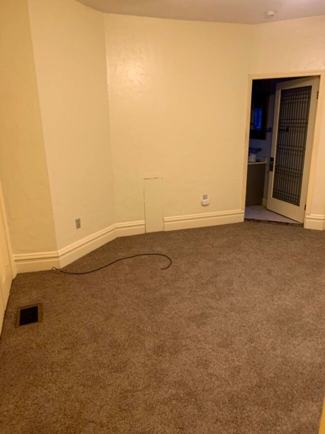 Upstairs bedroom - 518 Washington Ave Unit A