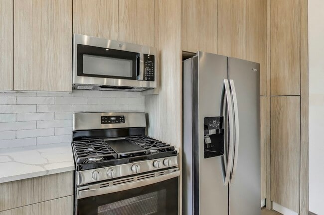 2023 N Drake Ave Unit 2N