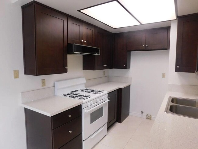 Building Photo - 4831 King Cir