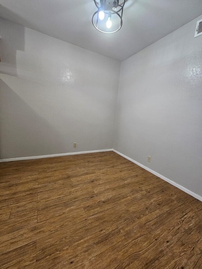 Photo - 402 SE 6th St