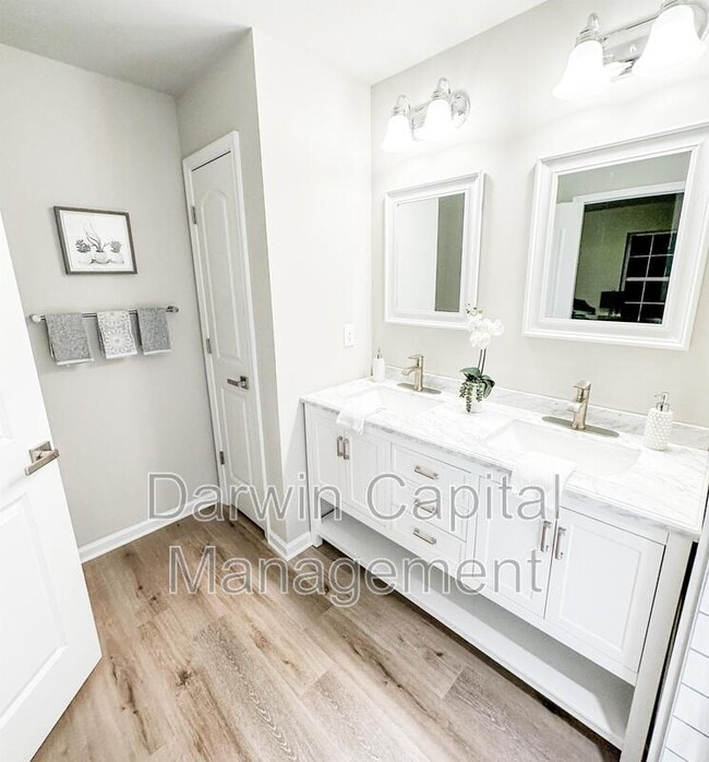 Photo - 385 N Tuckahoe Rd