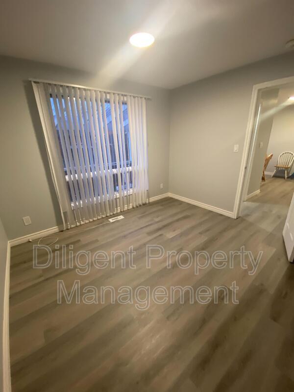 Photo - 260 Lansdowne St W