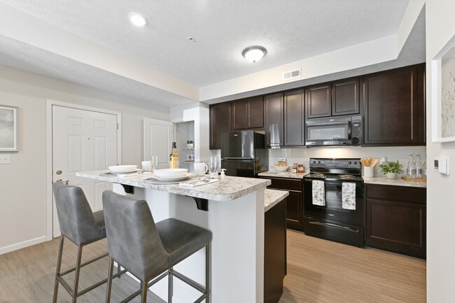 Residences at Golf Village - Residences at Golf Village Apartamentos