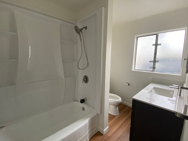 Baño remodelado - 1329 Rose St Unidad A