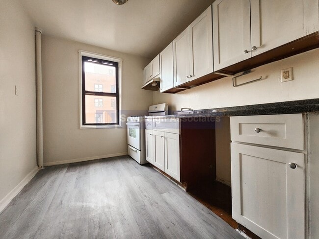 Photo - 525-527 Riverdale Avenue Unit 6U