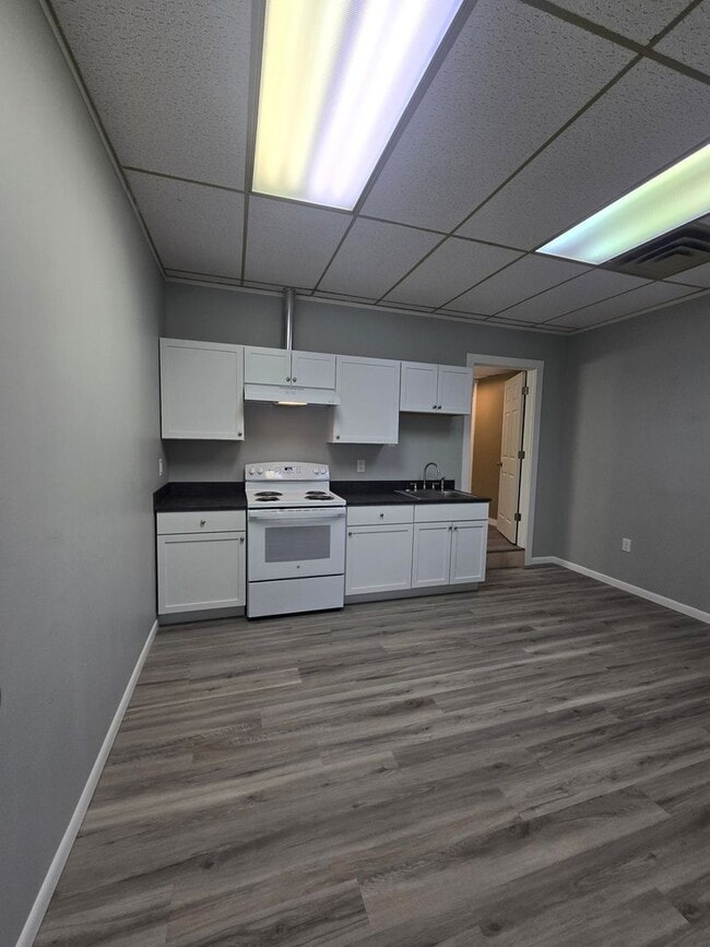 Photo - 118 W Main St Unit Commerical building 2 apt