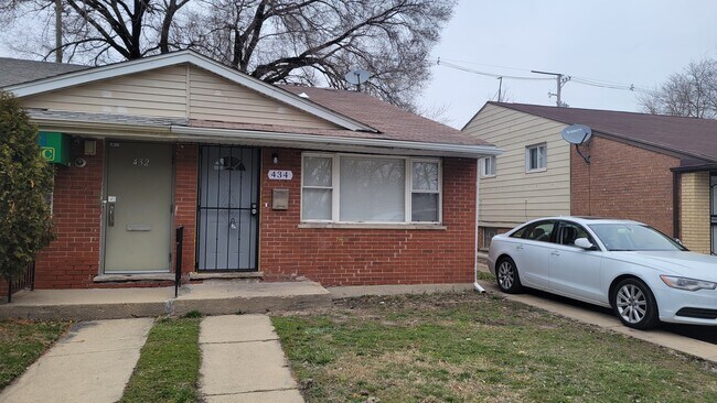 Photo - 434 E 134th St