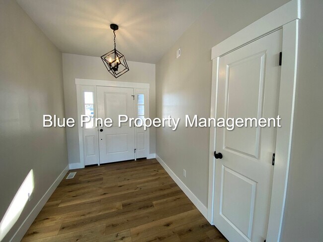 Photo - 1104 Cypress Loop