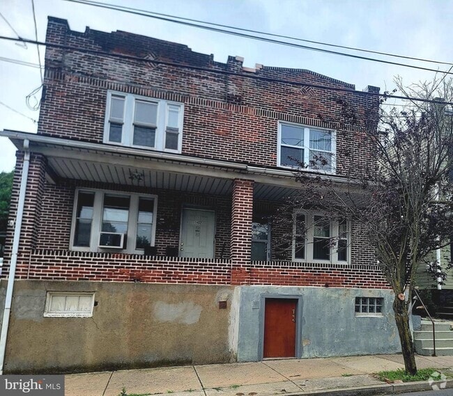 Building Photo - 1450 E 6th St Rental