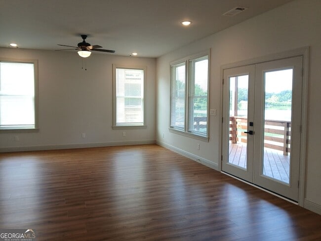 Photo - 245 Lakeview Dr