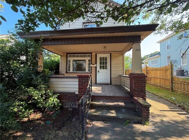 303 E Lutton St