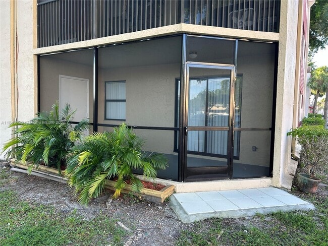 Building Photo - 3410 Foxcroft Rd Unit 101 Rental