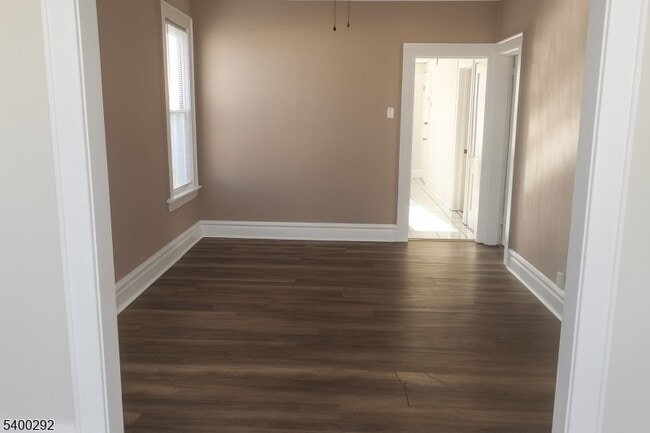 Photo - 71 Crystal St