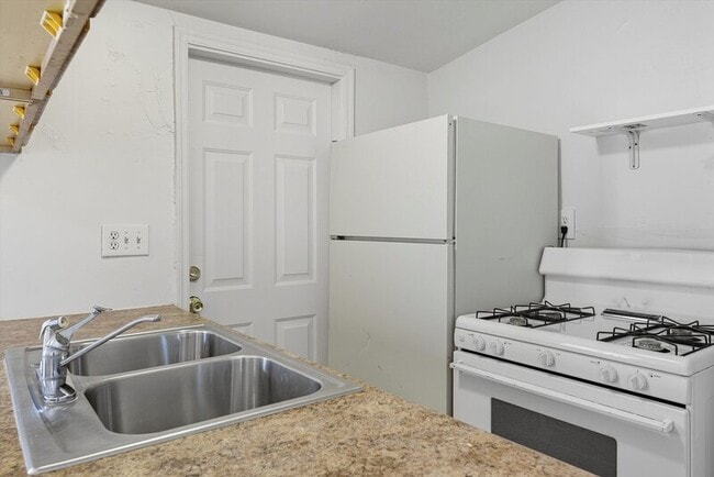 Photo - 1662 N Beverly Ave
