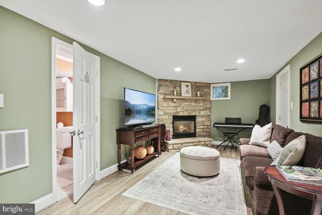 Photo - 900 N Livingston St