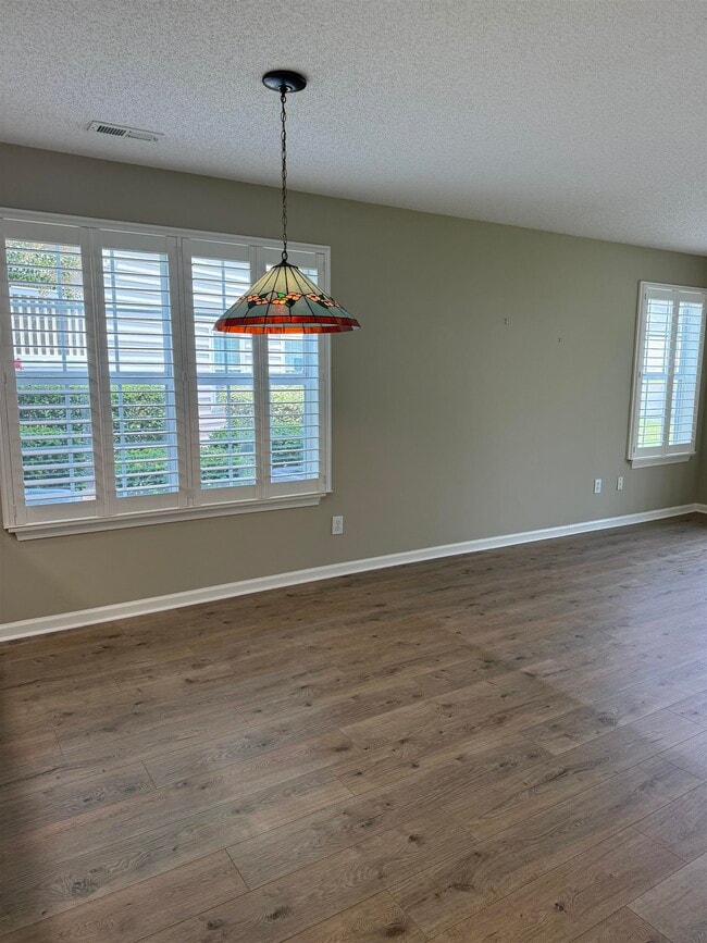Photo - 643 Woodmoor Dr